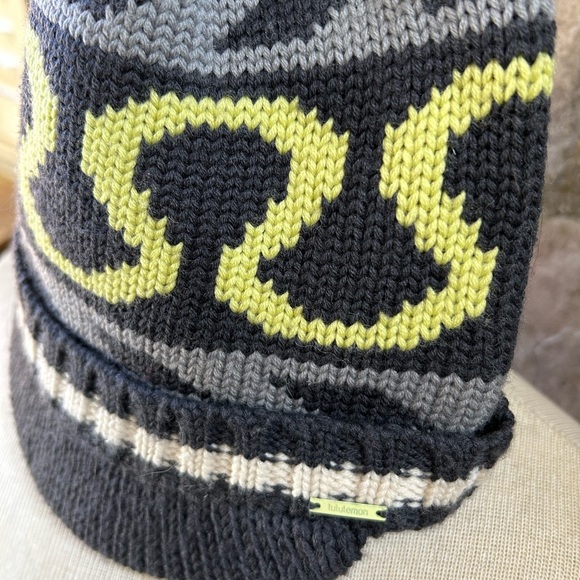 Rare Lululemon Knit Brimmed Beanie Hat - Picture 3 of 5